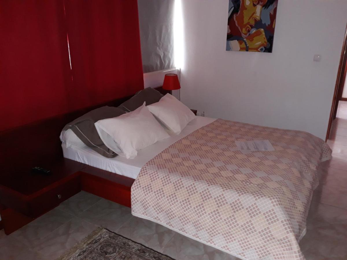 Yria Residencial Bed and Breakfast Porto Novo Exteriör bild