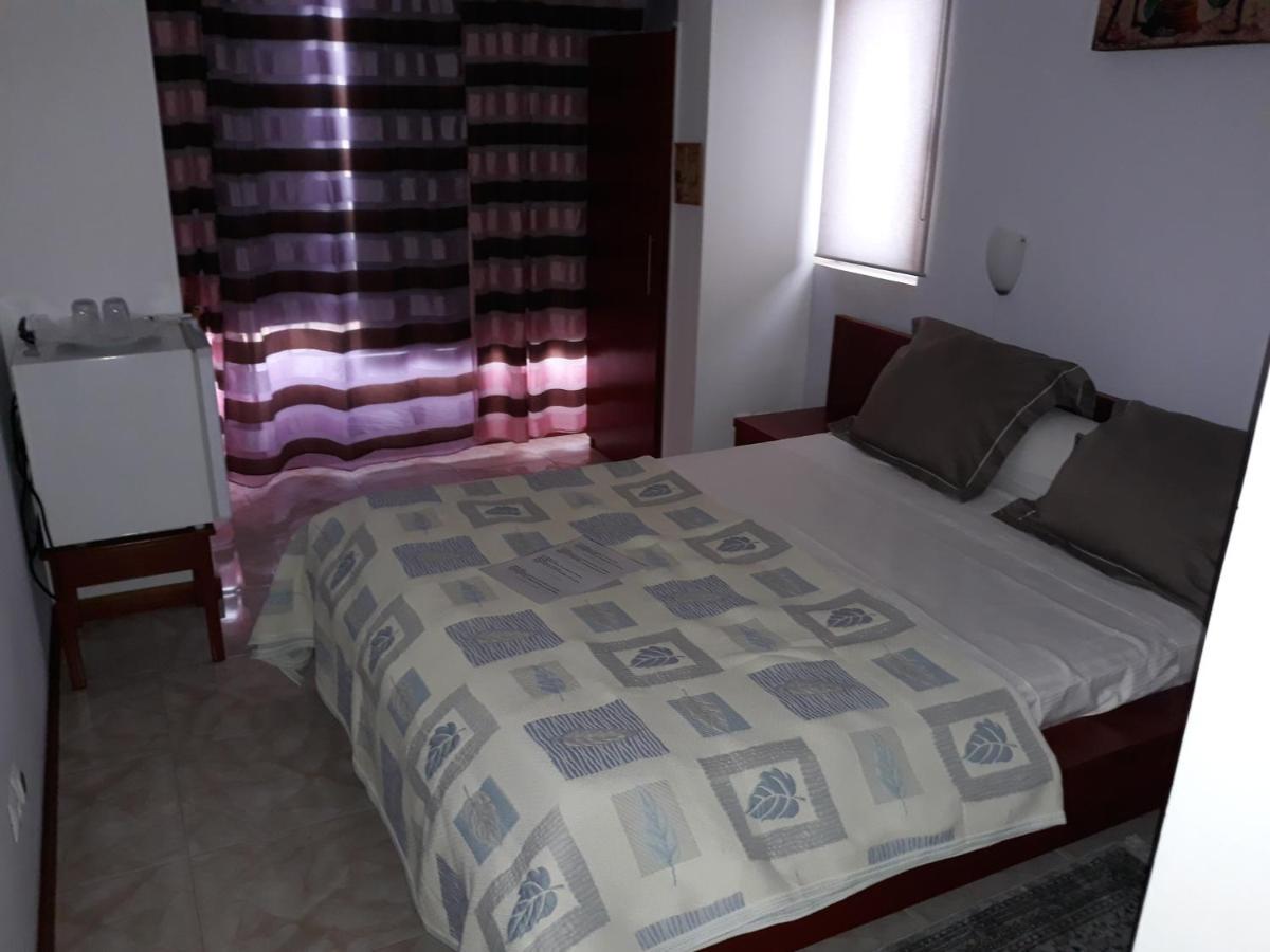 Yria Residencial Bed and Breakfast Porto Novo Exteriör bild
