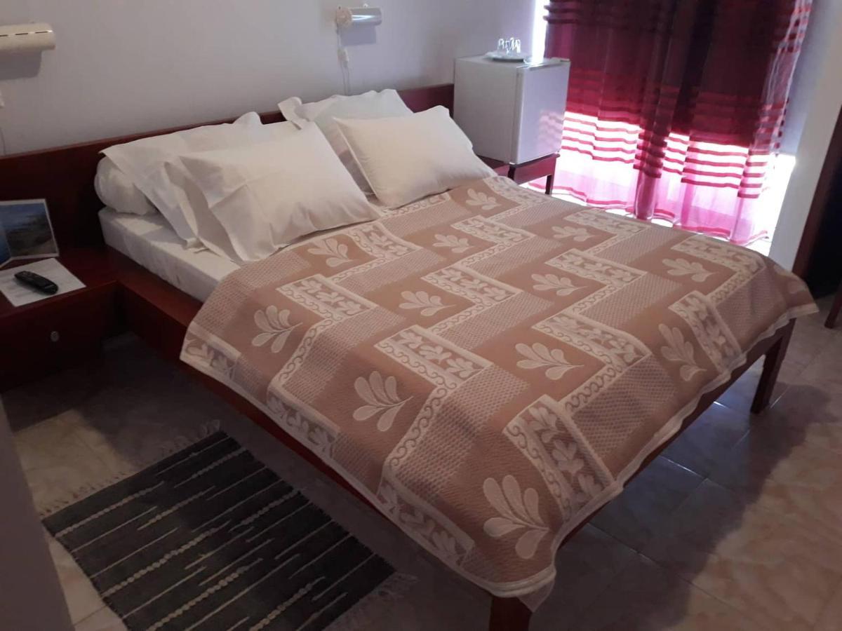 Yria Residencial Bed and Breakfast Porto Novo Exteriör bild