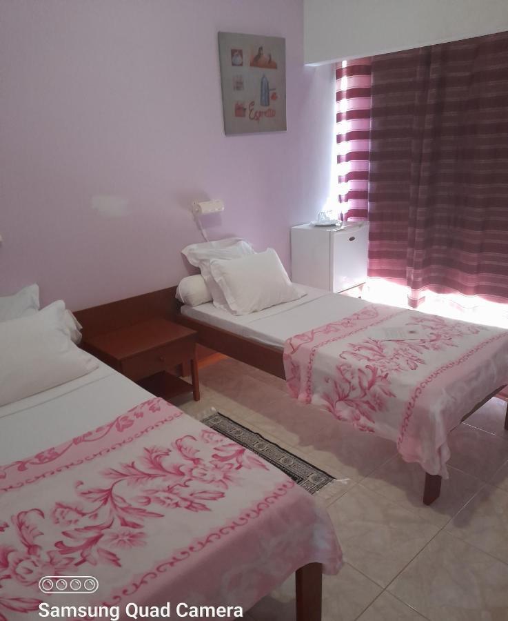 Yria Residencial Bed and Breakfast Porto Novo Rum bild