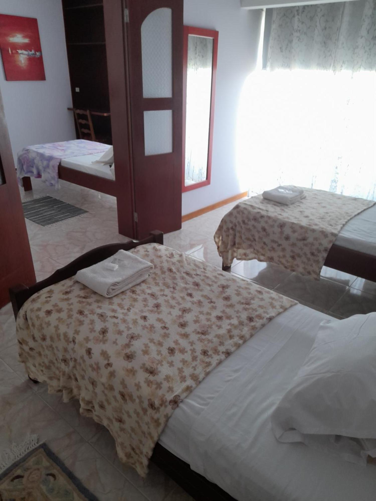 Yria Residencial Bed and Breakfast Porto Novo Rum bild