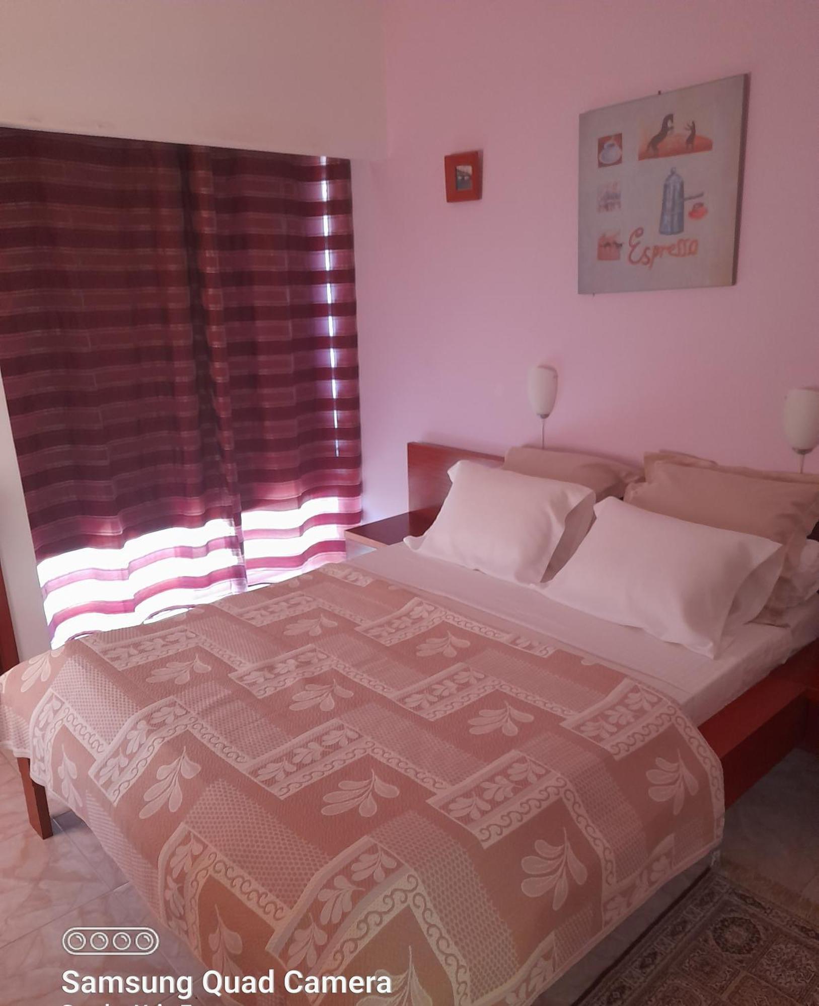 Yria Residencial Bed and Breakfast Porto Novo Rum bild