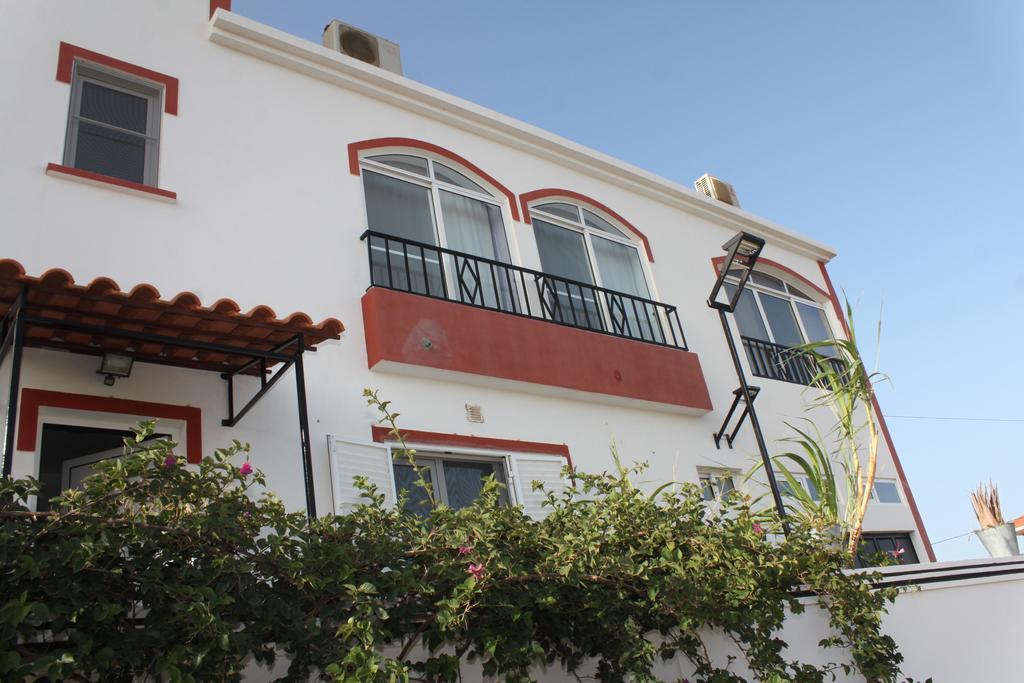 Yria Residencial Bed and Breakfast Porto Novo Exteriör bild