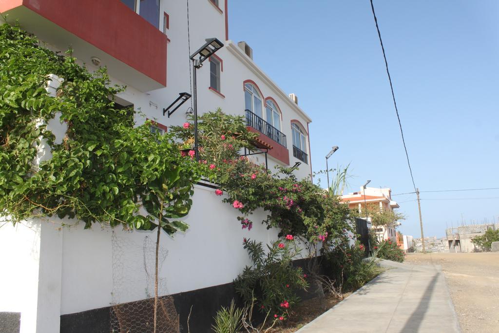 Yria Residencial Bed and Breakfast Porto Novo Exteriör bild