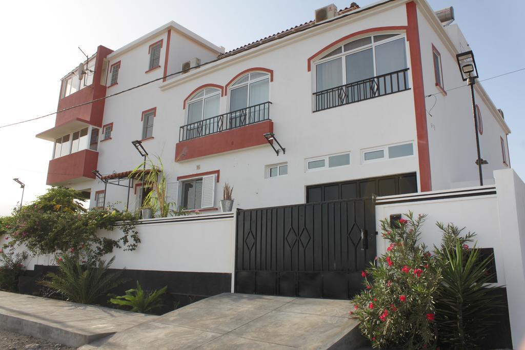 Yria Residencial Bed and Breakfast Porto Novo Exteriör bild