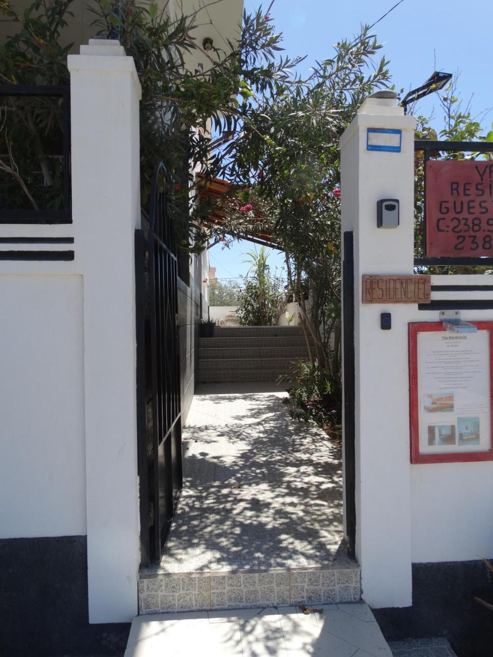 Yria Residencial Bed and Breakfast Porto Novo Exteriör bild